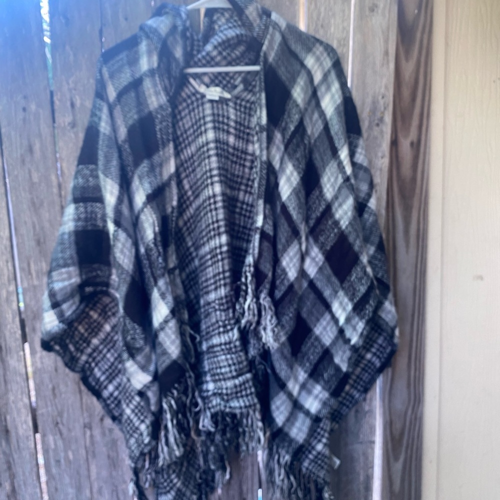 Simply by noelle hooded poncho